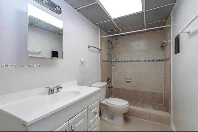 $2,300 | 9678 Fontainebleau Boulevard, Unit 308, Miami, FL 33172