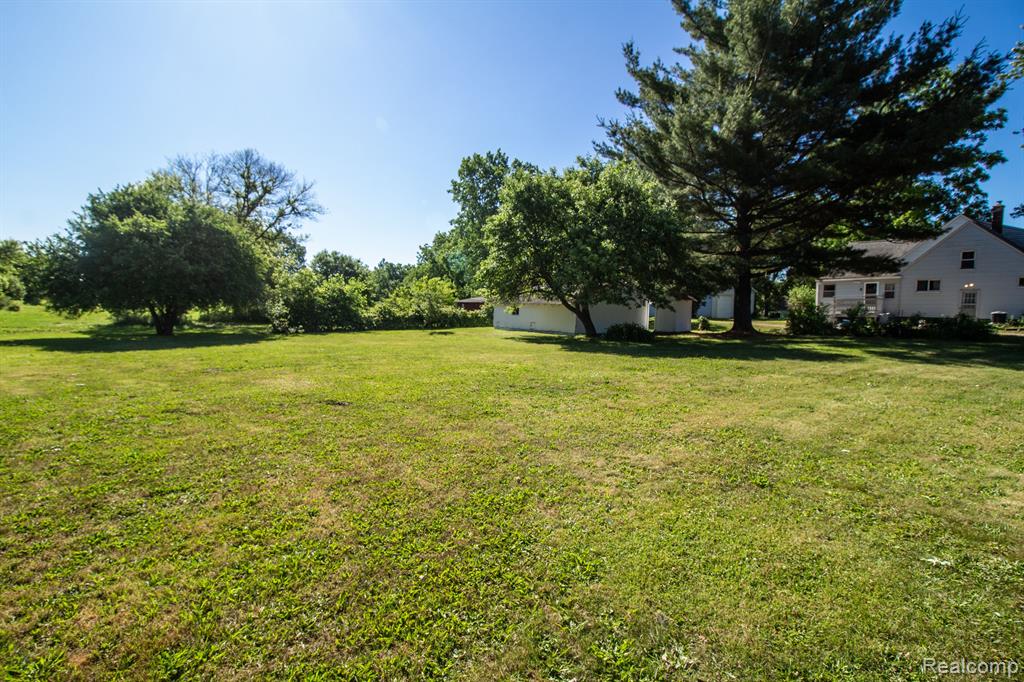 6050 North Vassar Road Flint, MI 48506 - Photo 40 of 44