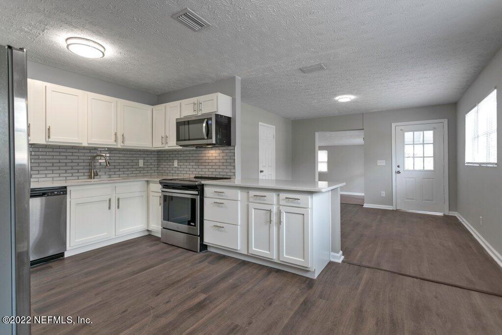 8538 Oak Leaf Road Jacksonville, FL 32208 - Photo 5 of 24 8538 Oak Leaf Rd (6).jpg-SMALL