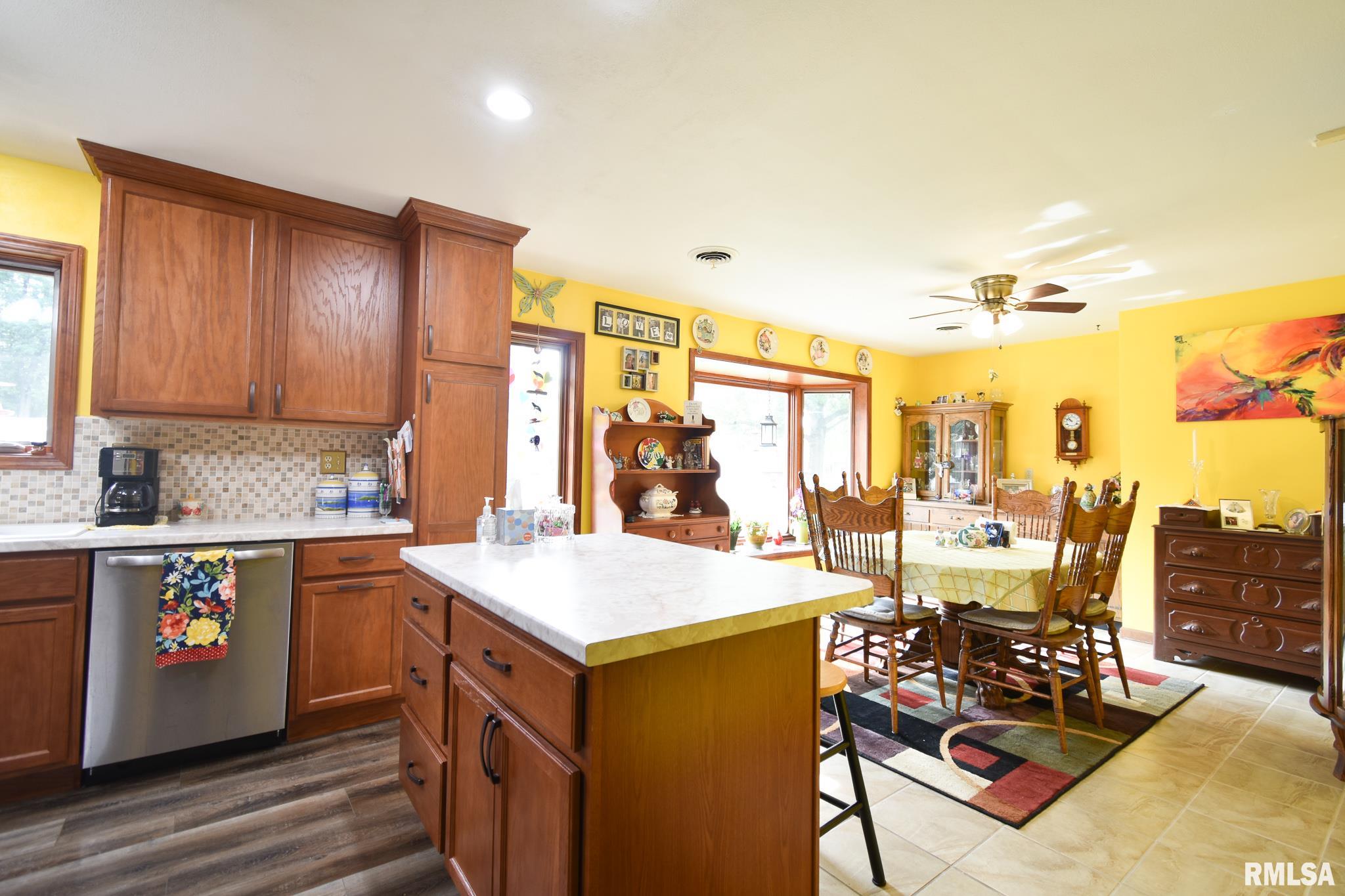 2725 Arrowhead Drive Springfield, IL 62702 - Photo 5 of 22