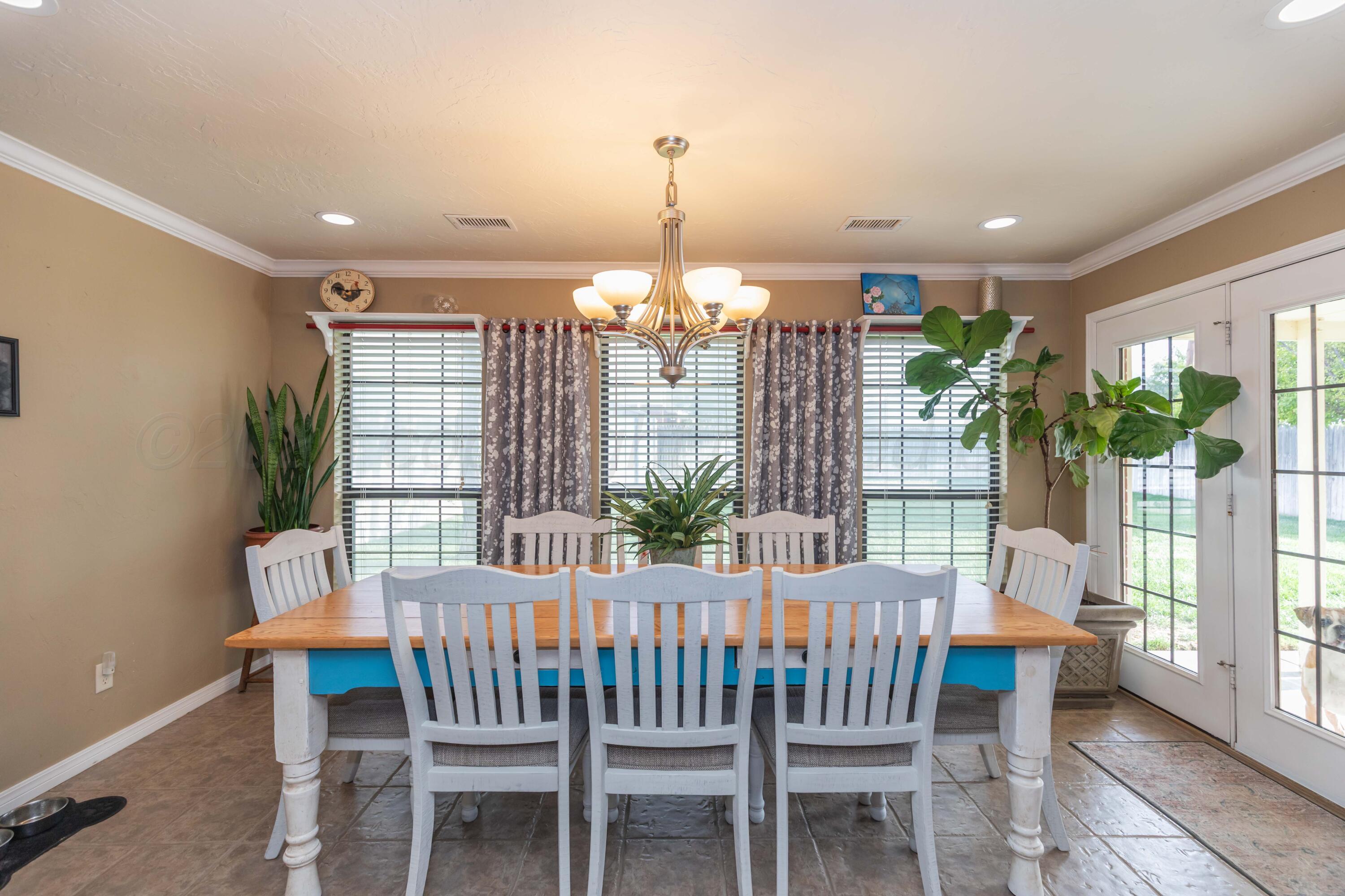 2210 Gresham Drive Amarillo, TX 79110 - Photo 19 of 41 DINING VIEW 2