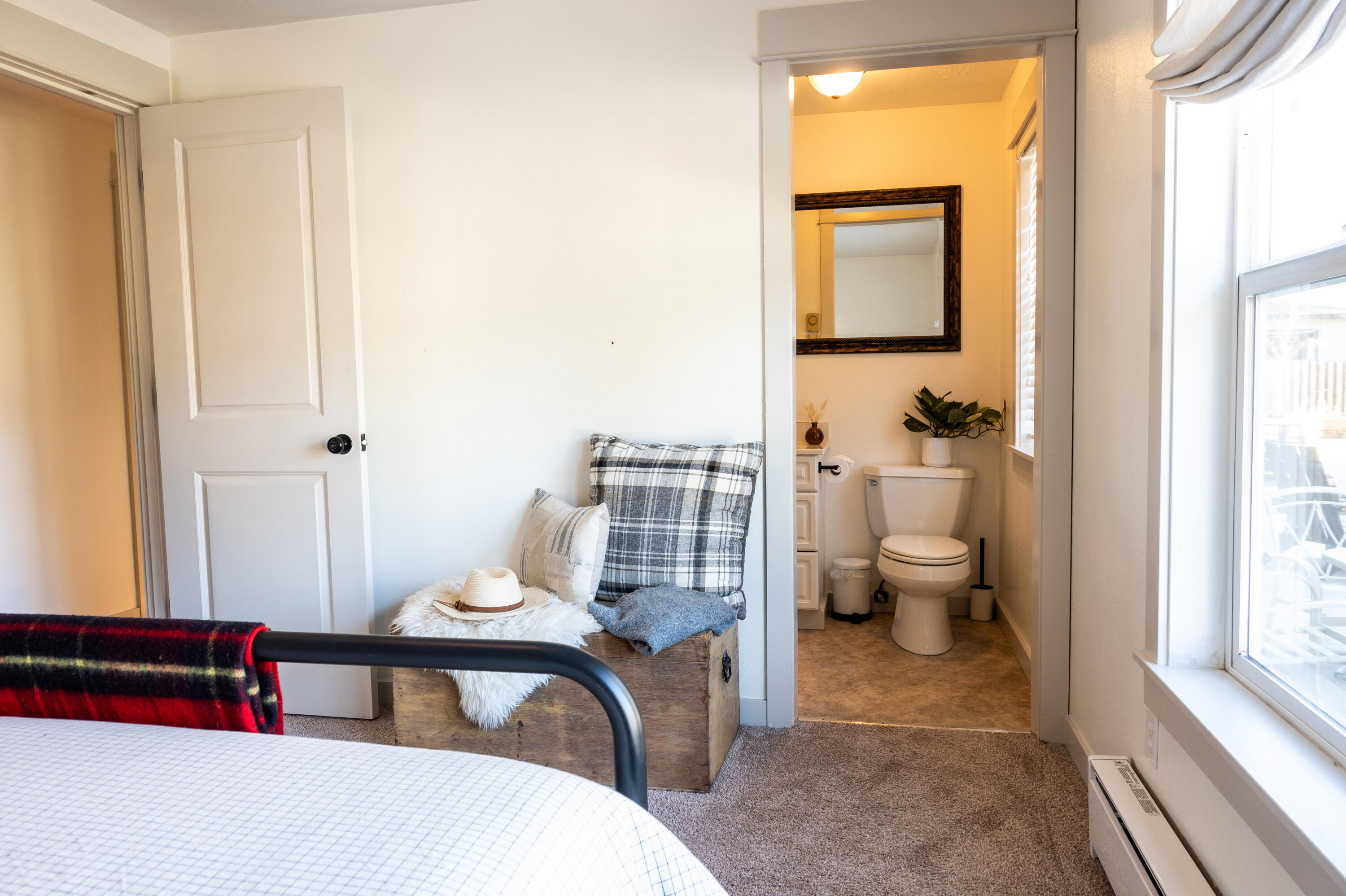 21360 Keyte Road Bend, OR 97701 - Photo 12 of 20 Primary Bedroom