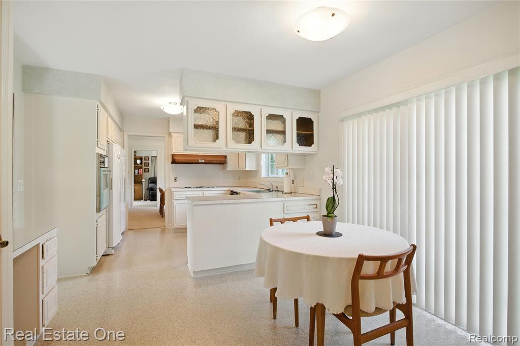 604 Longford Drive Rochester Hills, MI 48309 - Photo 17 of 39