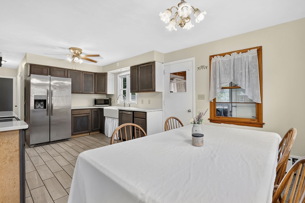 53 Ellerton Street Chicopee, MA 01020 - Photo 8 of 35