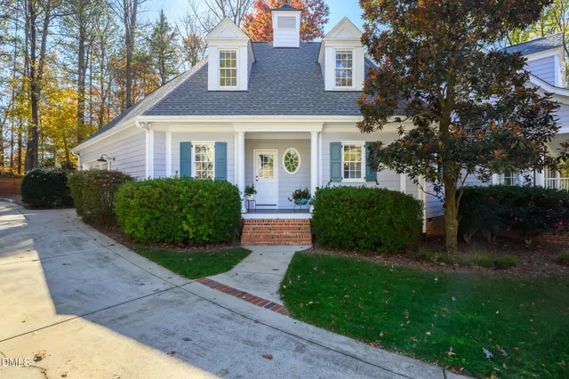a view of house with a yard
