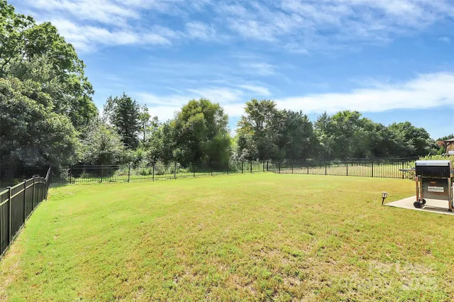 $2,850 | 16027 Harbor Hill Drive, Charlotte, NC 28273