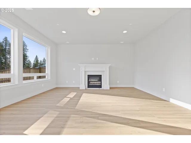 $759,938 | 14194 Southeast Iseli Lane, Clackamas, OR 97015