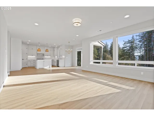 $759,938 | 14194 Southeast Iseli Lane, Clackamas, OR 97015