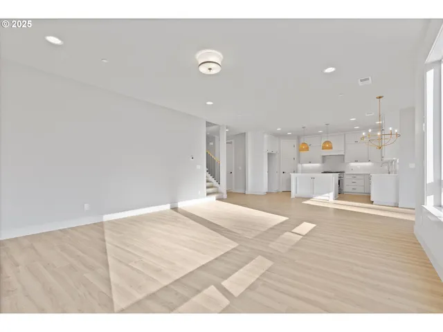 $759,938 | 14194 Southeast Iseli Lane, Clackamas, OR 97015