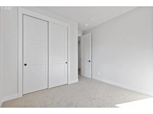 $759,938 | 14194 Southeast Iseli Lane, Clackamas, OR 97015