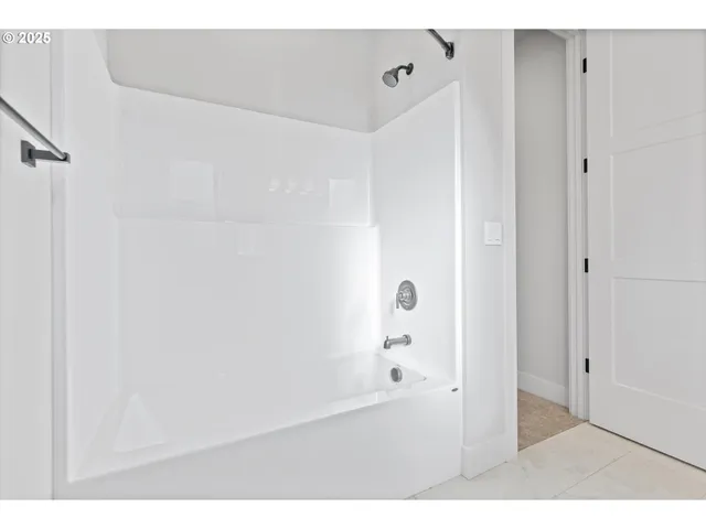 $759,938 | 14194 Southeast Iseli Lane, Clackamas, OR 97015