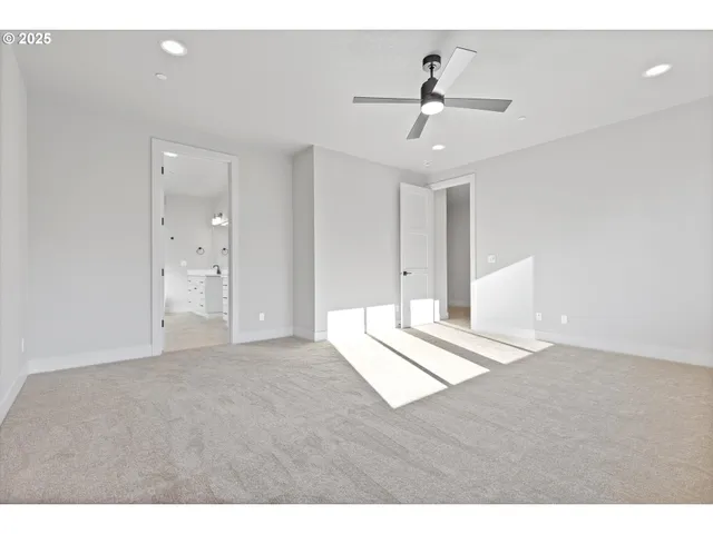 $759,938 | 14194 Southeast Iseli Lane, Clackamas, OR 97015