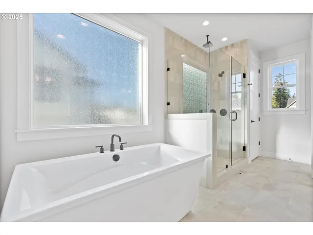 $759,938 | 14194 Southeast Iseli Lane, Clackamas, OR 97015