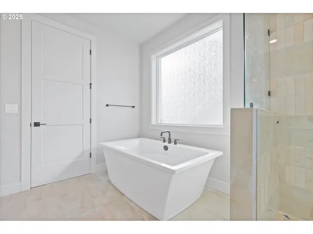 $759,938 | 14194 Southeast Iseli Lane, Clackamas, OR 97015