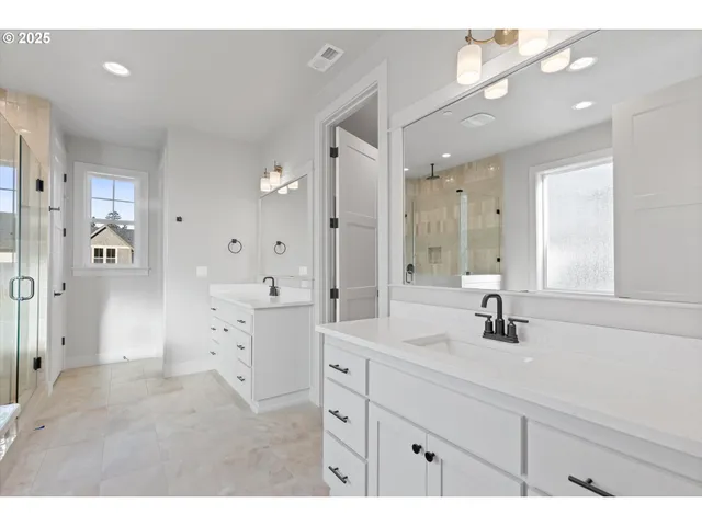 $759,938 | 14194 Southeast Iseli Lane, Clackamas, OR 97015