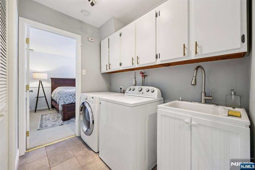 4 Birch Road Ringwood, NJ 07456 - Photo 20 of 41 a utility room with dryer and washer
