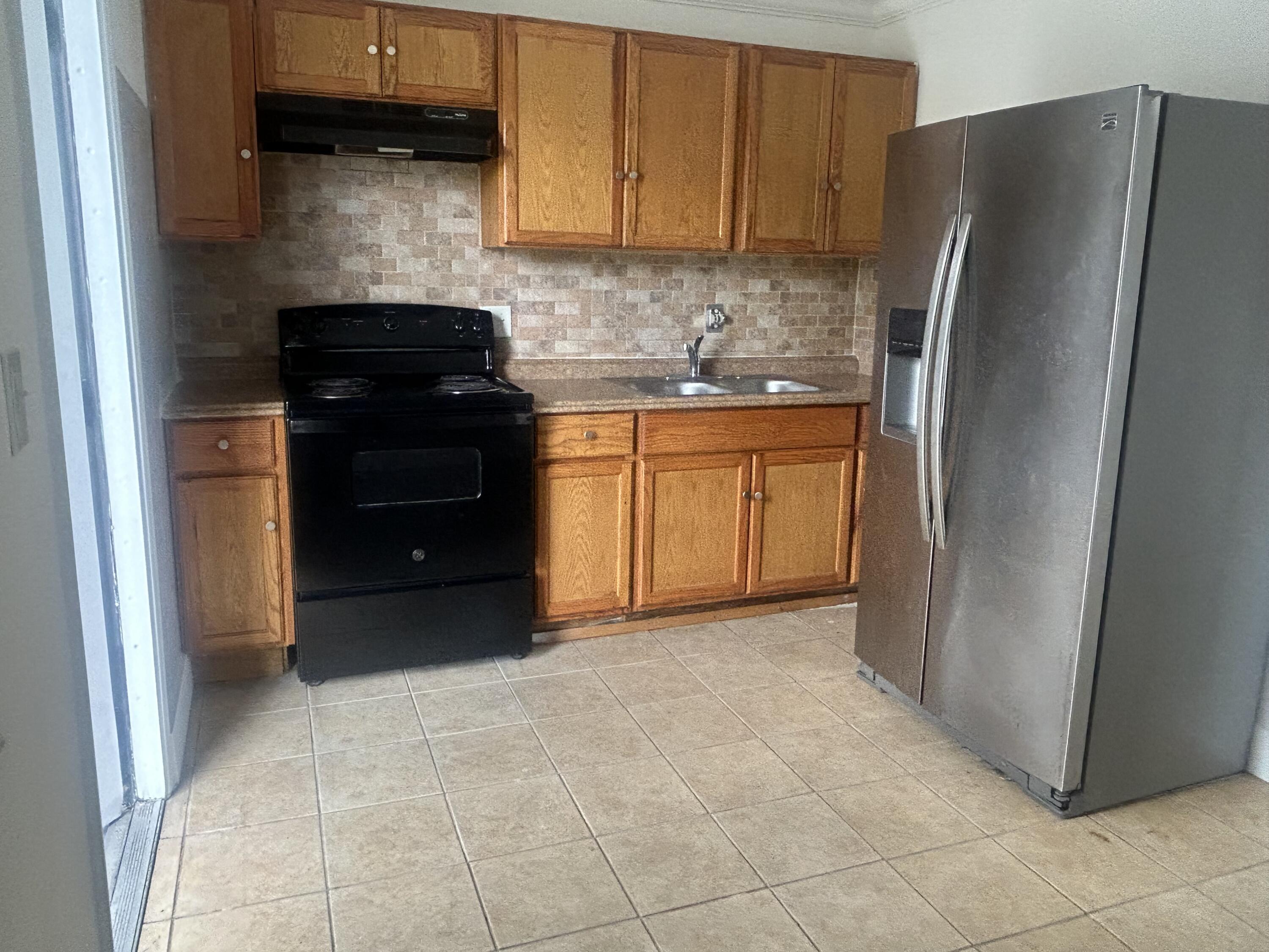 1528 Avenue South Riviera Beach, FL 33404 - Photo 3 of 9 Kitchen