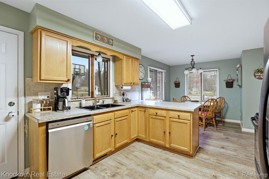 4256 Emerald Road Bridgeport, MI 48722 - Photo 16 of 47 Gallery Image 16