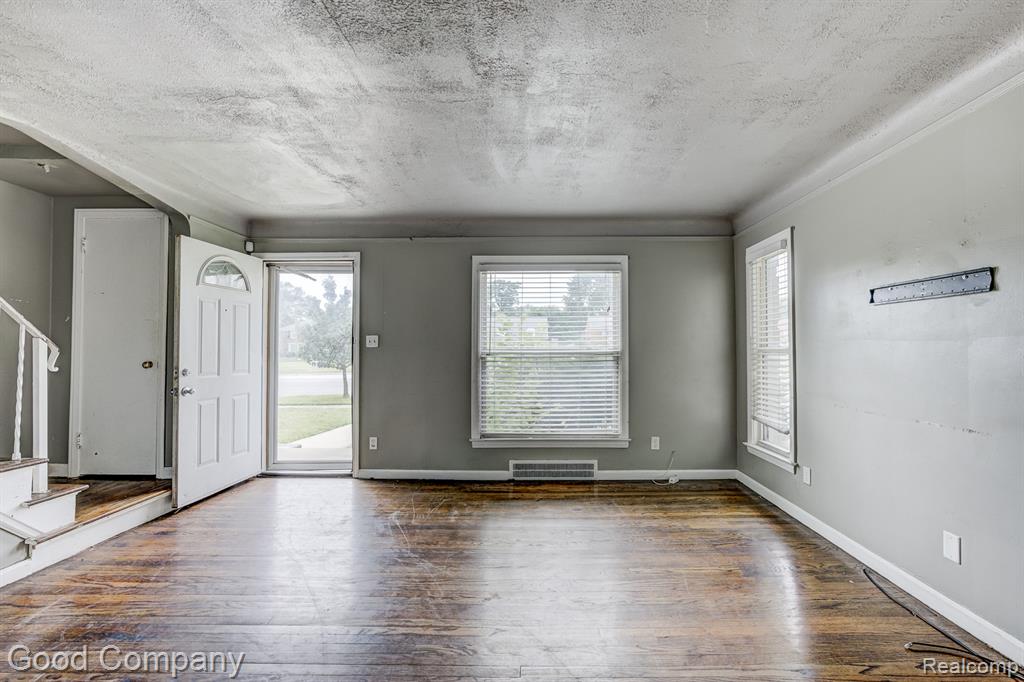 21797 Moross Road Detroit, MI 48236 - Photo 5 of 29