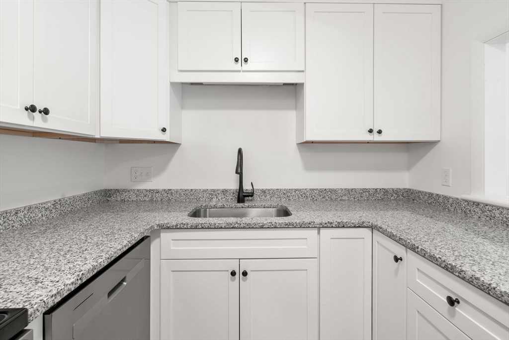 56 Jacqueline Road, Unit 7 Waltham, MA 02452 - Photo 3 of 27