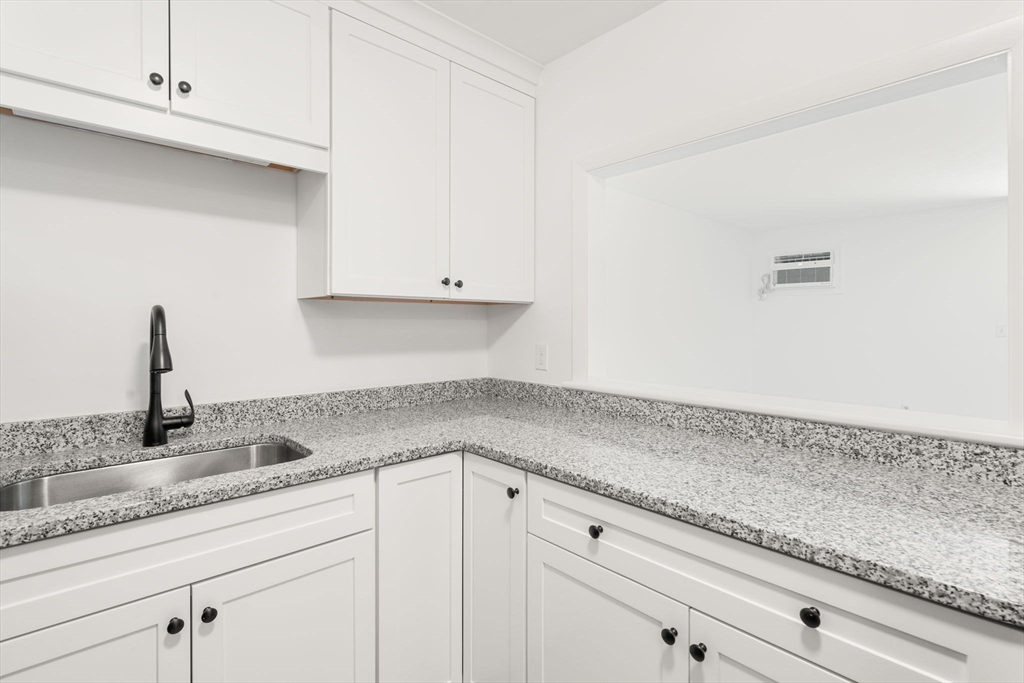 56 Jacqueline Road, Unit 7 Waltham, MA 02452 - Photo 4 of 27