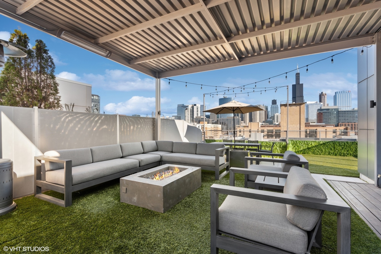 128 South Aberdeen Street, Unit PHN Chicago, IL 60607 - Photo 36 of 43 a outdoor living space with furniture and garden view