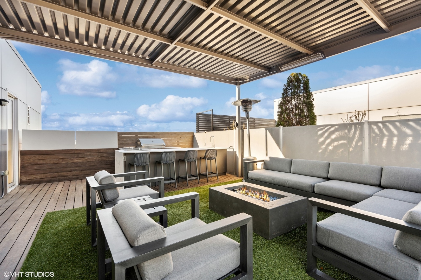 128 South Aberdeen Street, Unit PHN Chicago, IL 60607 - Photo 38 of 43 a outdoor living space with furniture