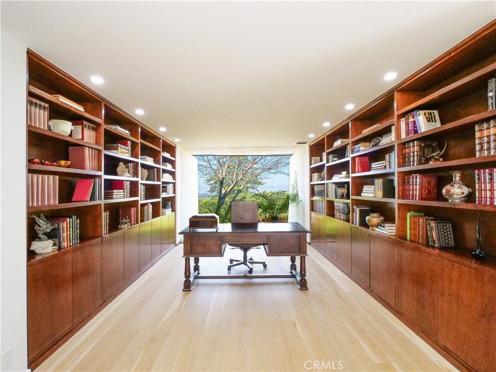57 Saddleback Road Rolling Hills, CA 90274 - Photo 7 of 38 a living room with furniture and a book shelf