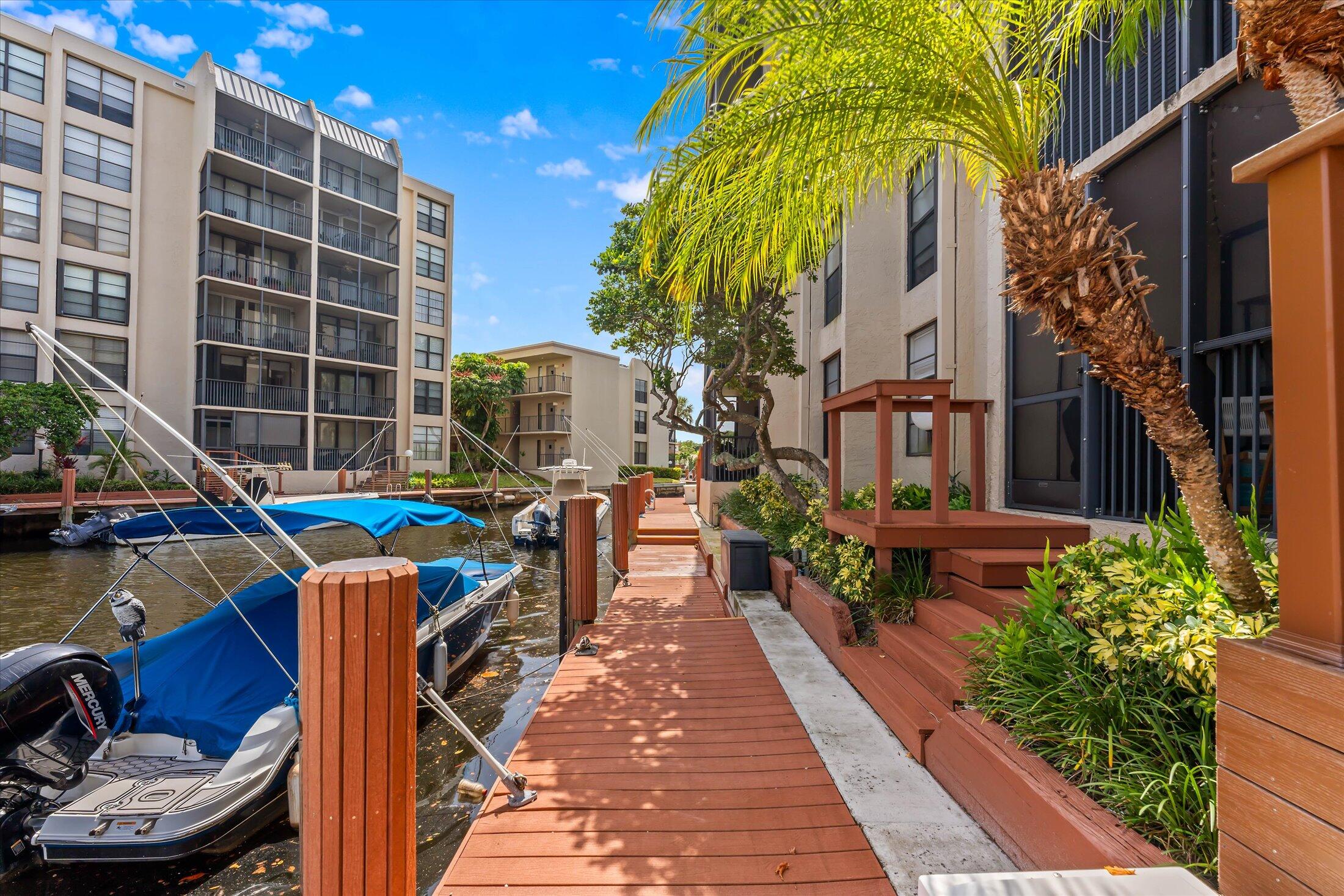 21 Royal Palm Way, Unit 1050 Boca Raton, FL 33432 - Photo 22 of 31 Dock Area