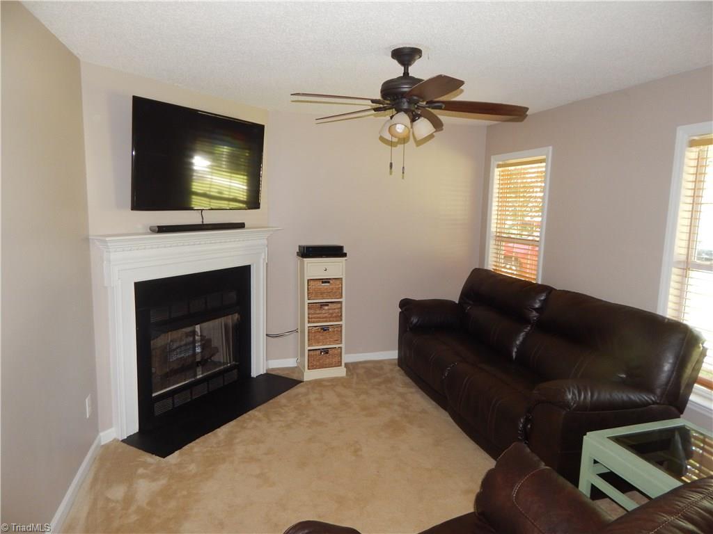 4010 The Kings Road Greensboro, NC 27455 - Photo 3 of 18 Gallery Image 3