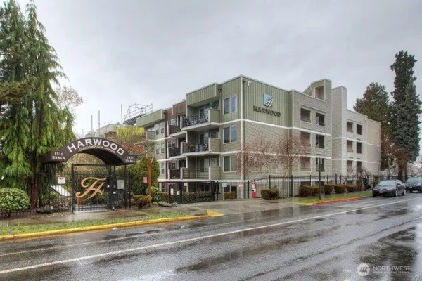 $2,100 | 1311 12th Avenue South, Unit D202, Seattle, WA 98144