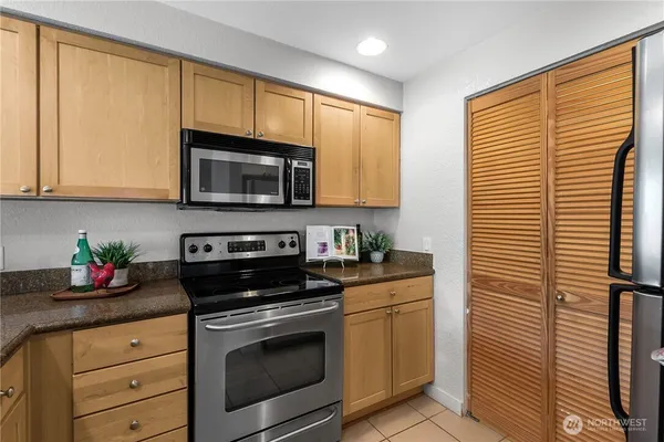 $2,300 | 1311 12th Avenue South, Unit D202, Seattle, WA 98144