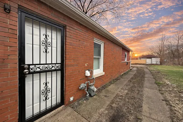 $2,500 | 14916 Langley Avenue, Dolton, IL 60419