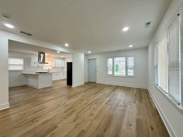 $2,500 | 14916 Langley Avenue, Dolton, IL 60419