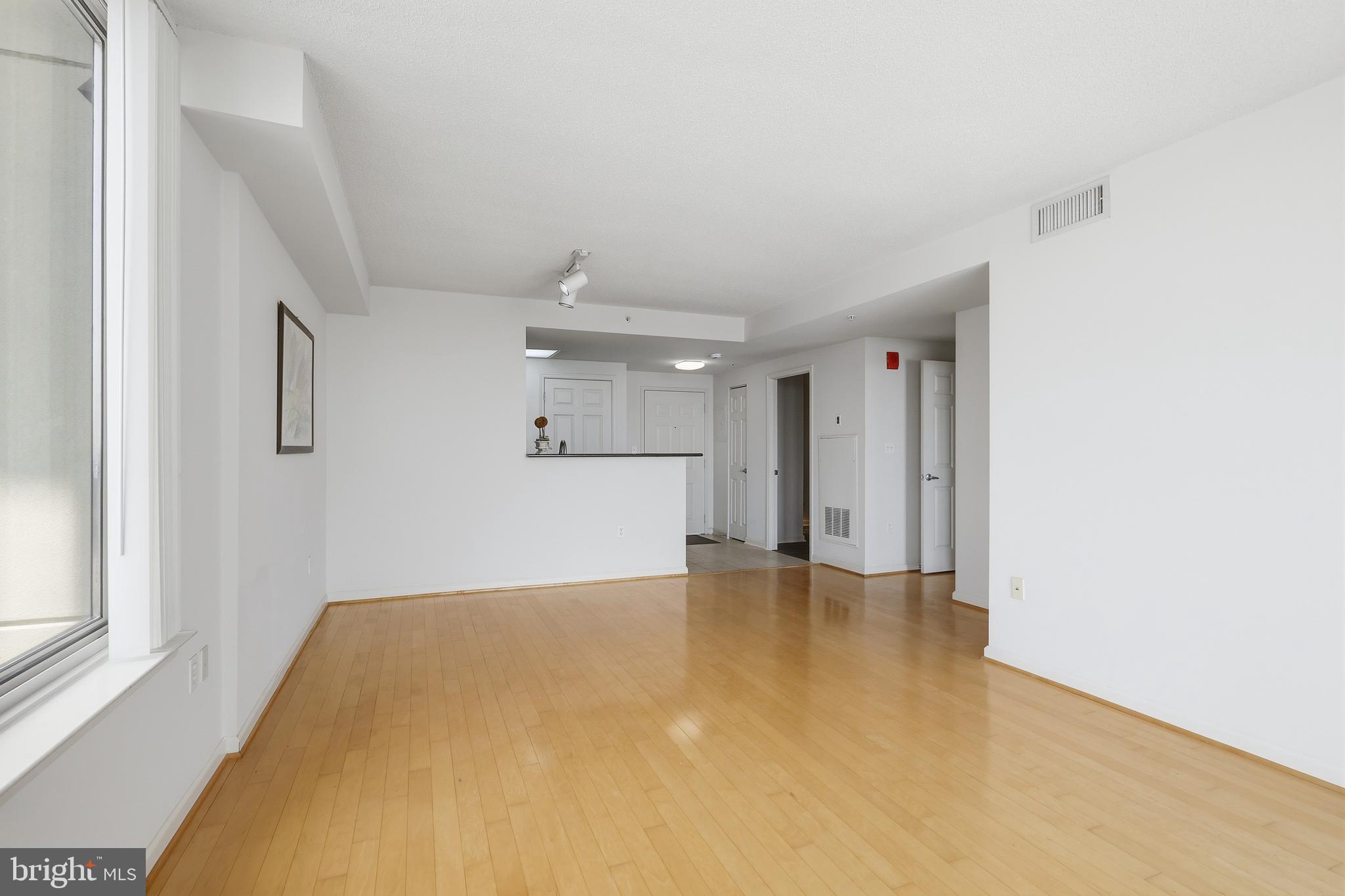 2726 Gallows Road, Unit 1309 Vienna, VA 22180 - Photo 14 of 43 Gallery Image 14