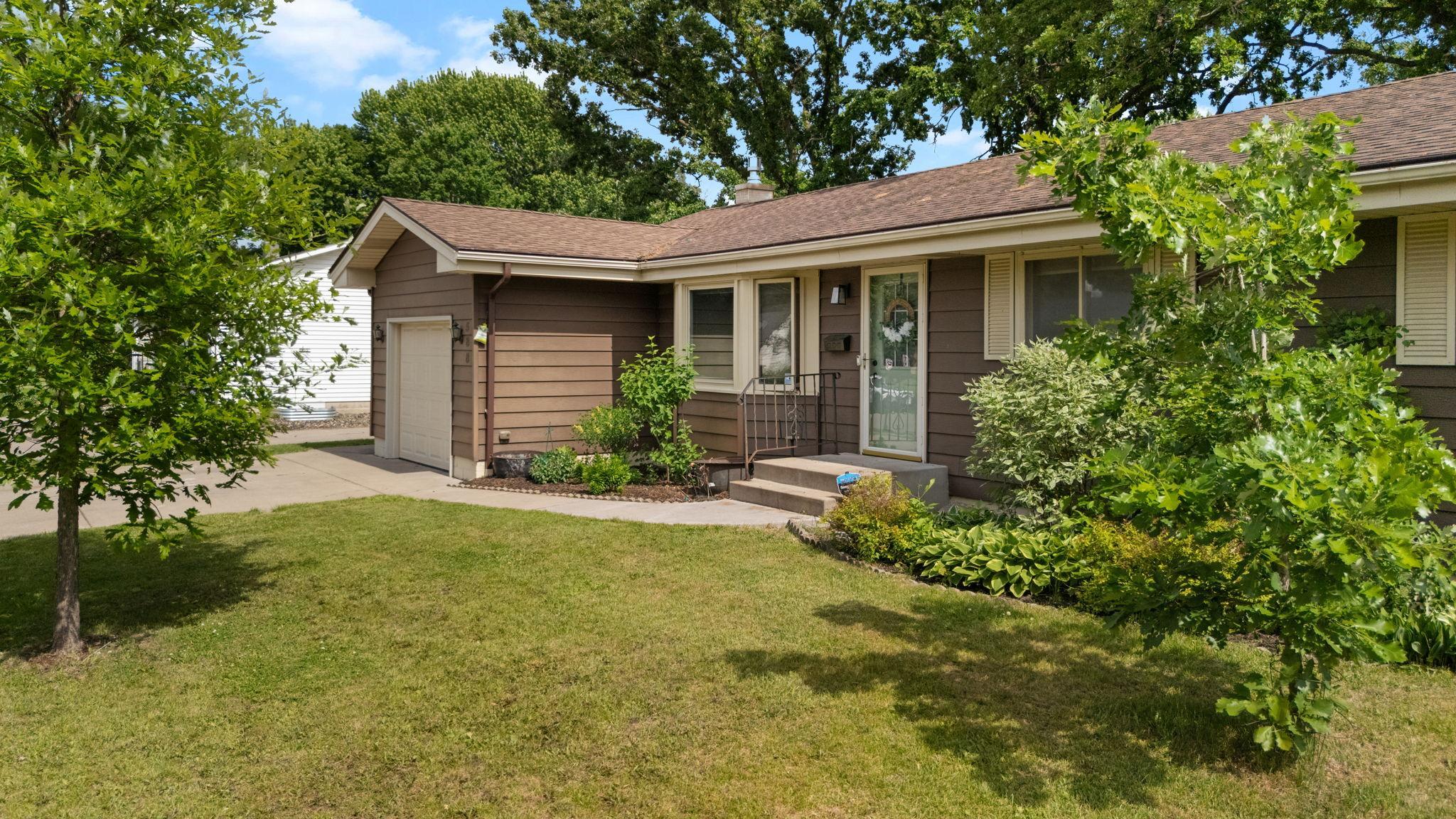 588 Rice Creek Terrace Northeast Fridley, MN 55432 - Photo 3 of 37