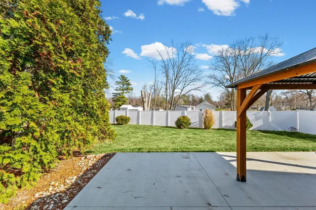 $269,900 | 512 Norton Drive, Oakland, IL 61943