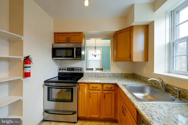 $2,695 | 3541 39th Street Northwest, Unit C507, Washington, DC 20016