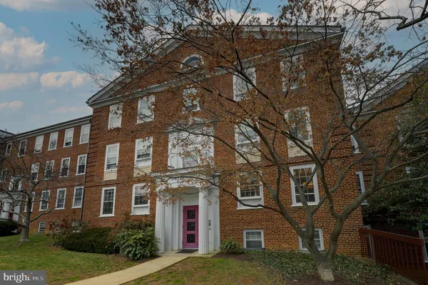 $2,450 | 3541 39th Street Northwest, Unit C507, Washington, DC 20016