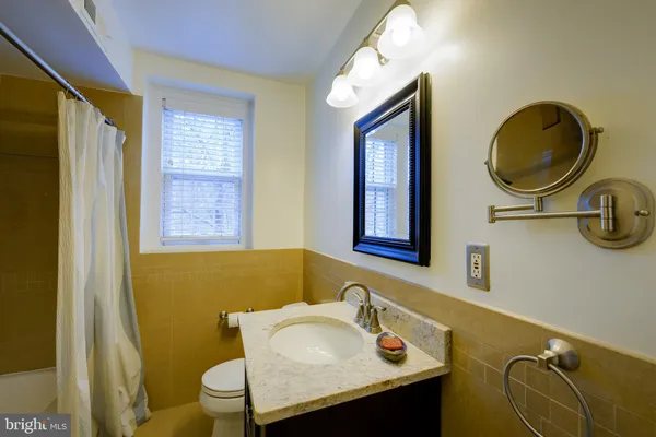 $2,695 | 3541 39th Street Northwest, Unit C507, Washington, DC 20016