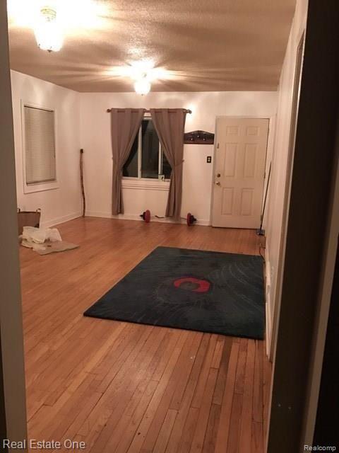 2614 Judah Road Lake Orion, MI 48359 - Photo 25 of 41 living room
