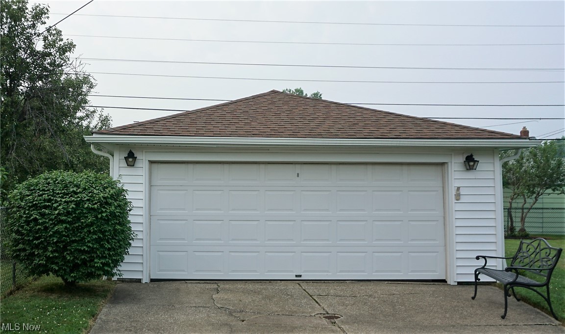 30221 Arnold Road Eastlake, OH 44095 - Photo 2 of 18