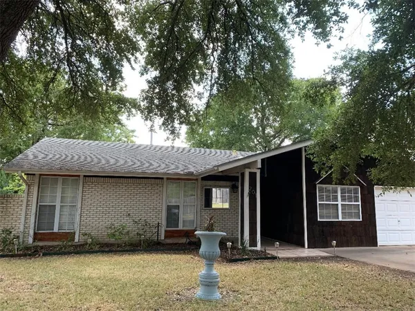 $2,300 | 201 Starbright Drive, Austin, TX 78745
