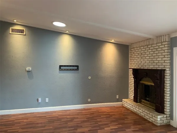 $2,300 | 201 Starbright Drive, Austin, TX 78745