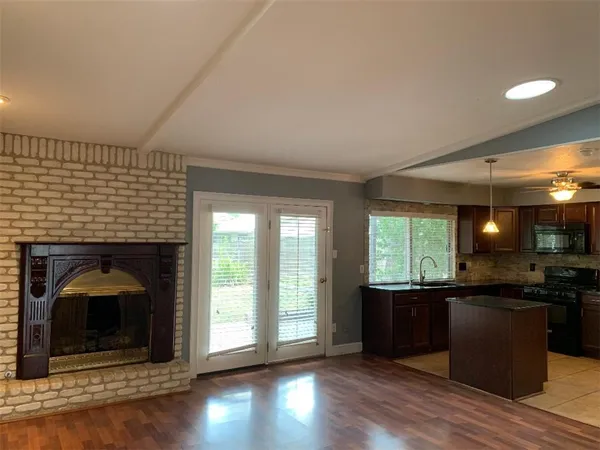 $2,300 | 201 Starbright Drive, Austin, TX 78745