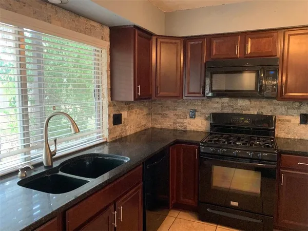 $2,300 | 201 Starbright Drive, Austin, TX 78745