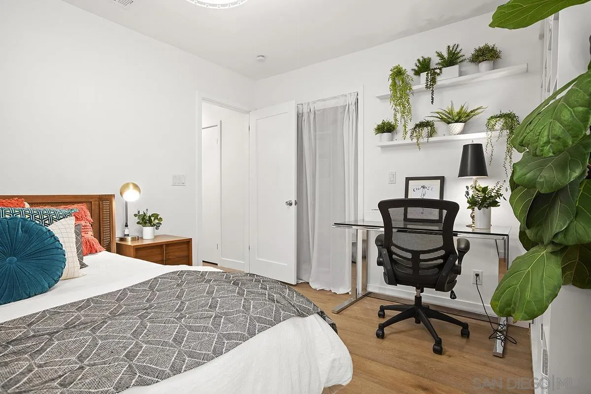 3433 Alabama Street San Diego, CA 92104 - Photo 35 of 58 a bedroom with a workspace