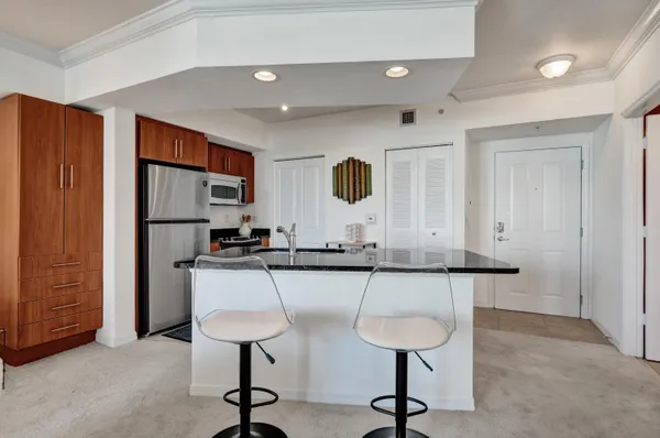 $2,500 | 600 South Dixie Highway, Unit 352, West Palm Beach, FL 33401