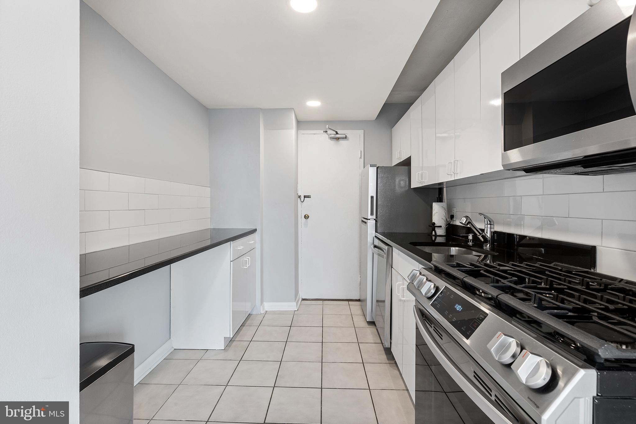 1810 Rittenhouse Square, Unit 911 Philadelphia, PA 19103 - Photo 6 of 27