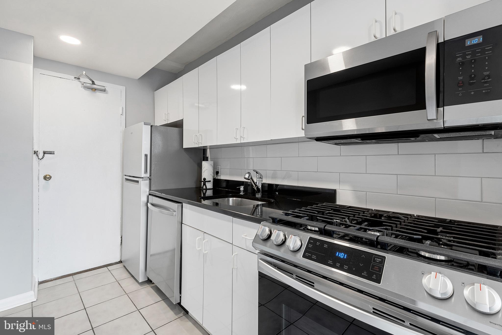 1810 Rittenhouse Square, Unit 911 Philadelphia, PA 19103 - Photo 7 of 27